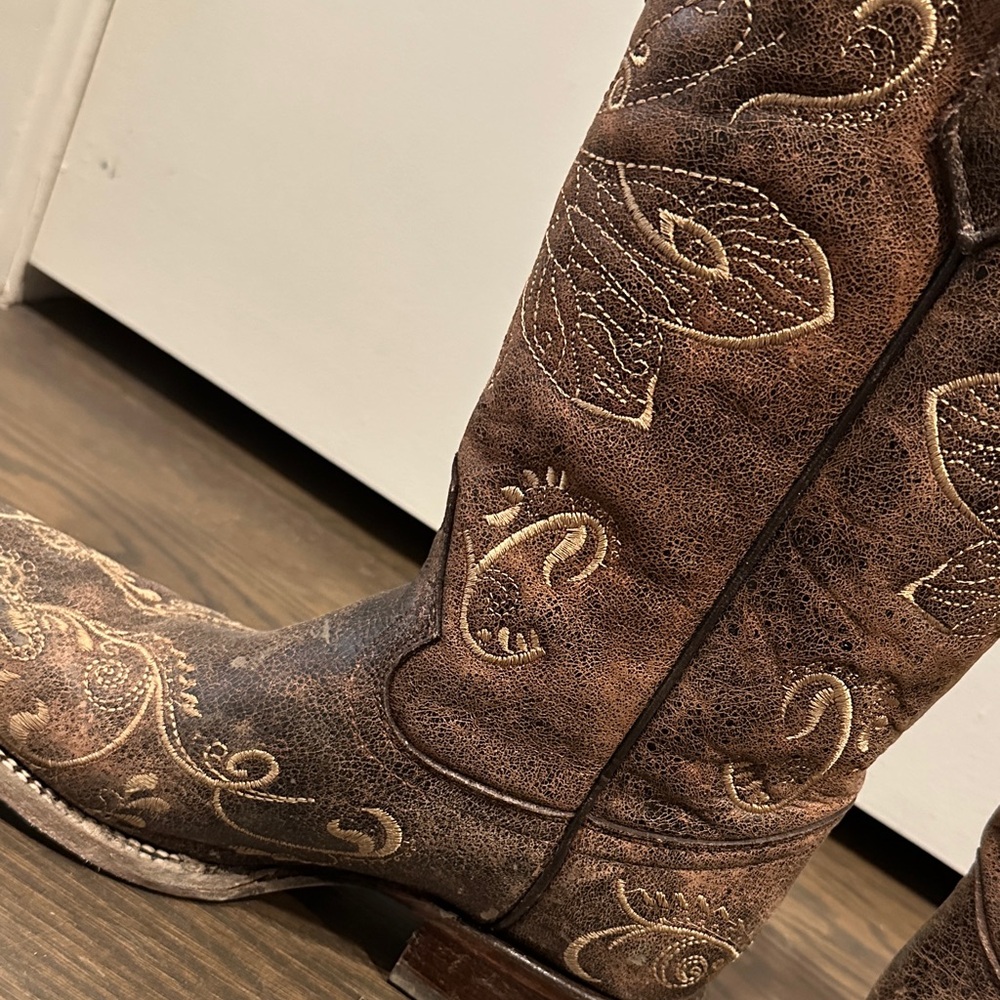 Circle G Brown Embroidered Heeled Boots View 2